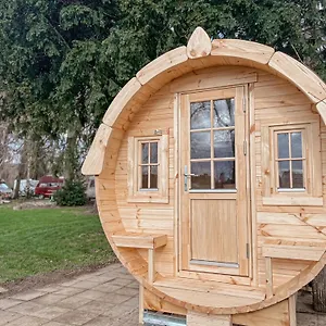 Wiesenhaus Wohnen Im Schlaffass Campsite